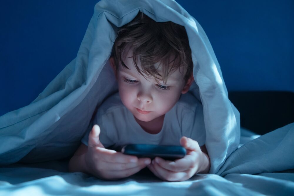 Rischi dell'esposizione agli schermi per bambini