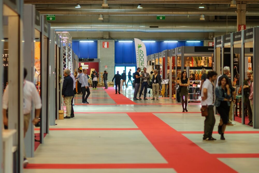 Il Commercio in Italia: Crescita del Fatturato Nonostante la Riduzione dei Punti Vendita