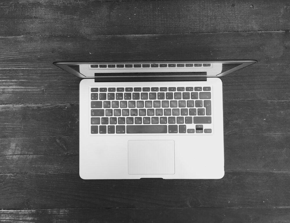 Immagine del nuovo MacBook OLED