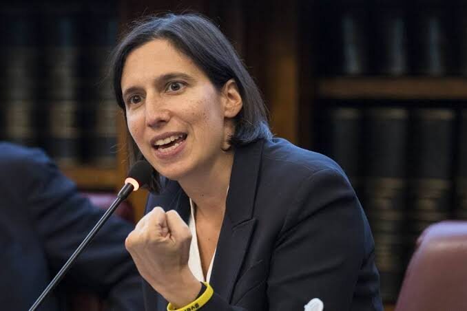 Elly Schlein e Giorgia Meloni in discussione sulla politica energetica
