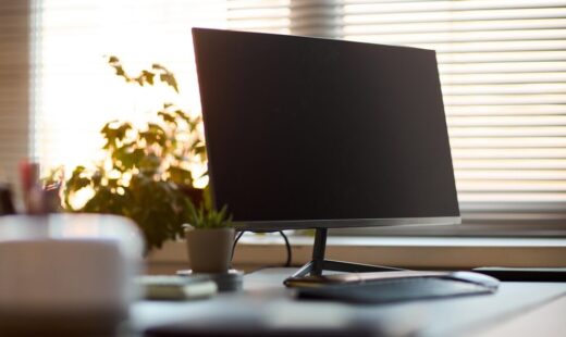 Dock USB-C Wavlink con tre monitor e porte USB